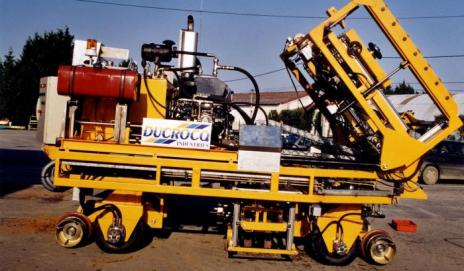 VEHICULE RAIL-ROUTE, REENTAILLEUSE DE TRAVERSES VEHICULE RAIL-ROUTE, REENTAILLEUSE DE TRAVERSES